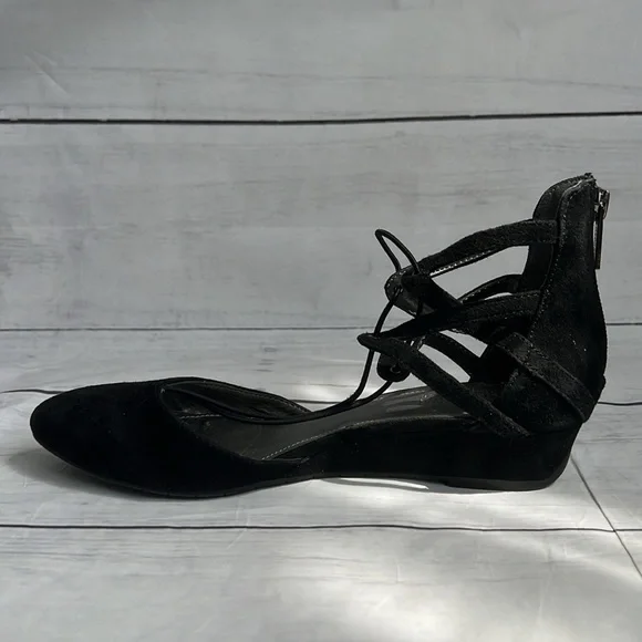 Reaction Kenneth Cole Black Heel With String Suede US 6.5 Med - Picture 6 of 10